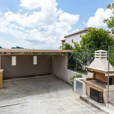 Apartament Mellmari's
